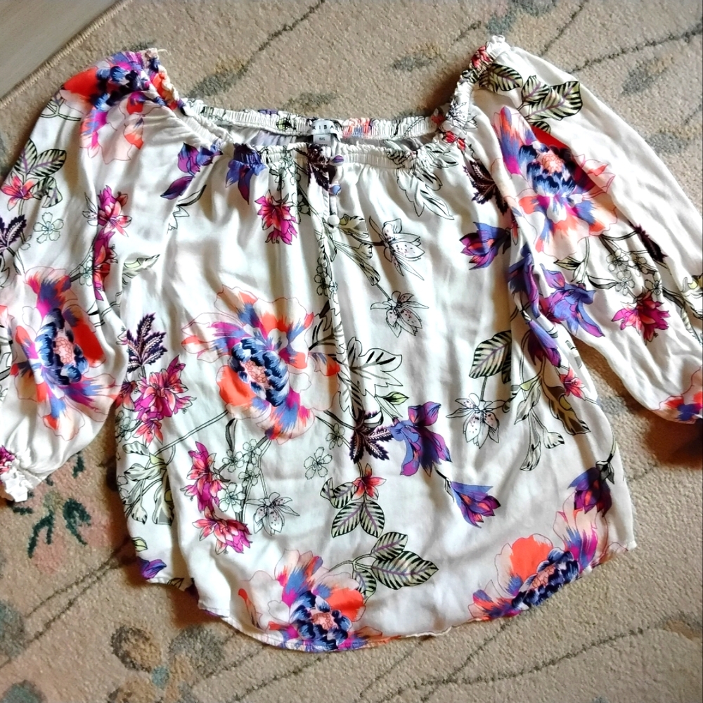 TRIBAL Summer Blouse. Size large and in nice condition